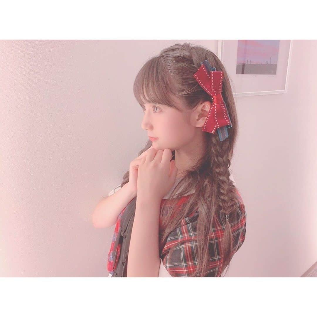 鈴木くるみさんのインスタグラム写真 - (鈴木くるみInstagram)「横顔も好きですか？？？💓💞  #横顔 #巻き髪 #リボン  #赤チェック  #編み込みアレンジ #akb48」8月18日 21時53分 - kurumi_akb48