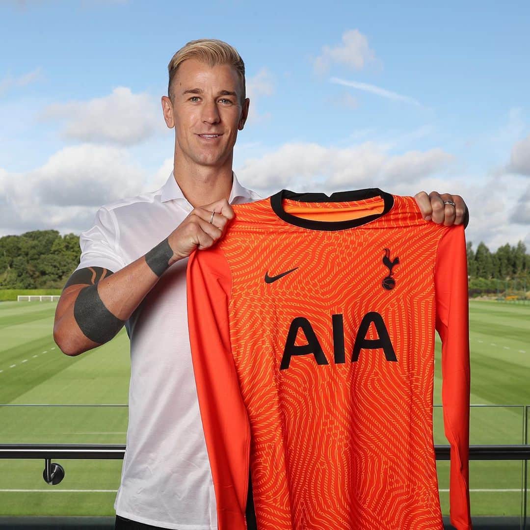 ジョー・ハートのインスタグラム：「Signed sealed delivered I’m yours @spursofficial I’ve got so much more to give in this game and I look forward to doing it  in a Spurs shirt 💯 thank you for the welcome it means a lot 🤍💙」