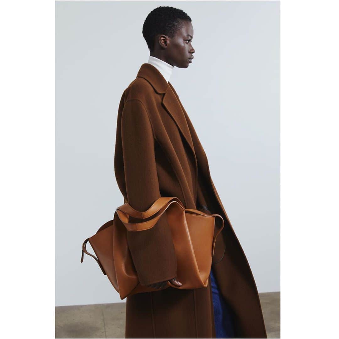 THE ROWさんのインスタグラム写真 - (THE ROWInstagram)「Pre Fall 2020 Collection www.therow.com」8月18日 21時55分 - therow
