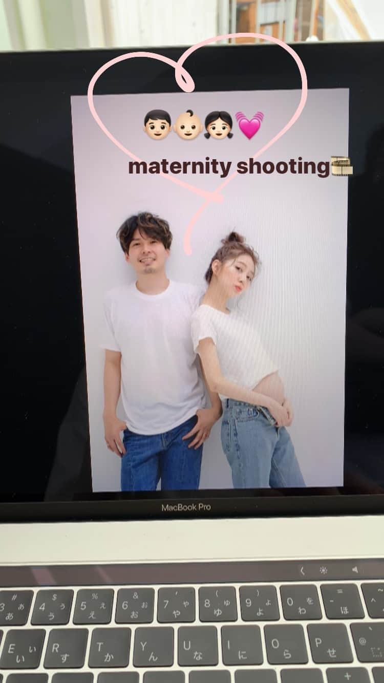 松尾 瞳のインスタグラム：「👦🏻👶🏻👧🏻💓📷 @yu_kihair  . #マタニティフォト #家族写真 #夫婦 #プレママ #プレパパ #令和2年ベビー  #マタニティ  #マタニティライフ」