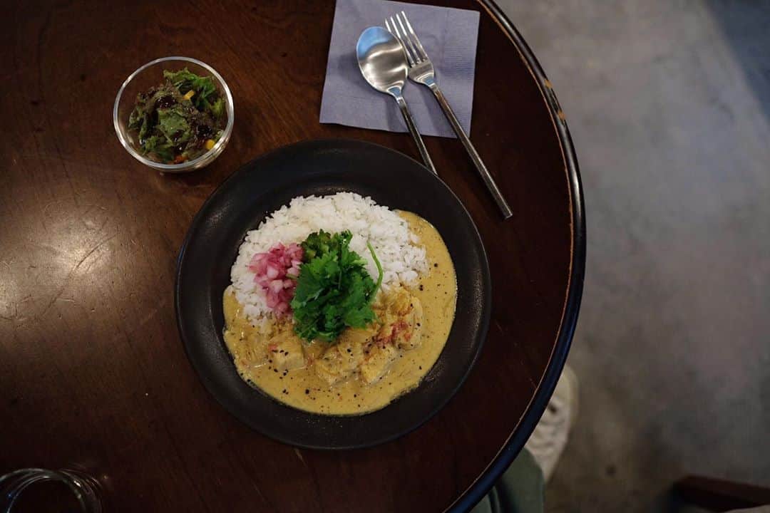 maggydaisyのインスタグラム：「_  ちょっと前のランチ パクチー、もりもり。 セロリは苦手だけどパクチーは大丈夫だって言うとよく不思議がられる。  #ym」