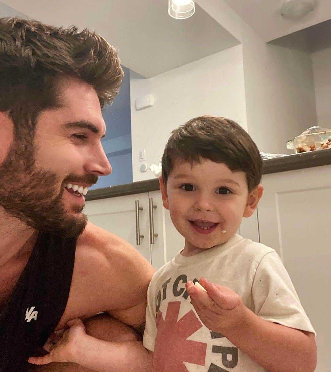 ニック・ベイトマンのインスタグラム：「One of us woke up at 4am and had a mosh pit in the crib.」