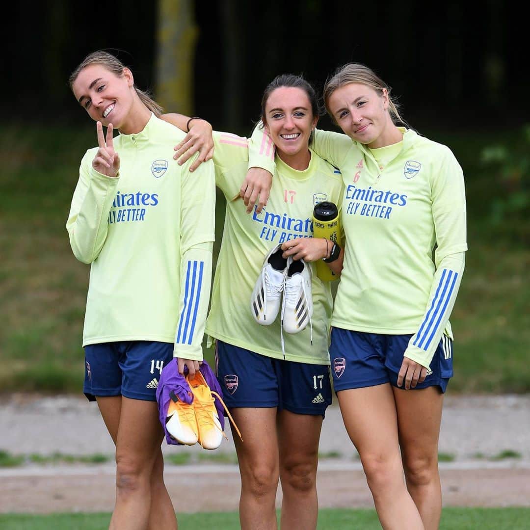 Arsenal Ladiesさんのインスタグラム写真 - (Arsenal LadiesInstagram)「Jill, Lisa and Leah looking like they're about to drop the hottest mixtape of 2020 🔥」8月18日 22時21分 - arsenalwfc