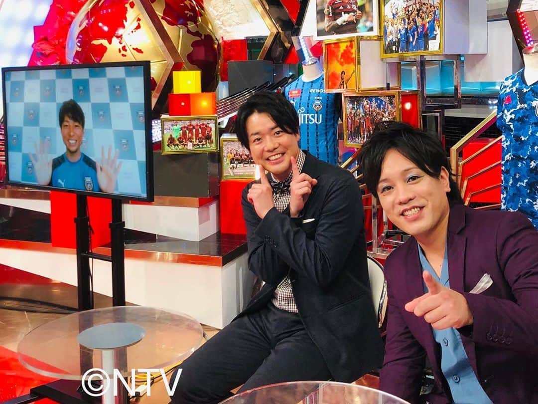 日本テレビ「日テレサッカー」さんのインスタグラム写真 - (日本テレビ「日テレサッカー」Instagram)「御礼🎉前回の #サッカーアース 🌏 . #ぺこぱ #シュウペイ さんと #麻布大渕野辺（現 #麻布大附属 ）高校の同級生 #川崎フロンターレ #小林悠 選手が初のリモート共演💻 . #松陰寺太勇 さんも大喜び🌟 . 次回のOAは #UCL 準決勝 #大迫勇也 & #田中碧 選手特集も❗️ . 23日(日)25時25分 関東ローカル . #日テレ #日テレサッカー」8月18日 22時27分 - ntv_football