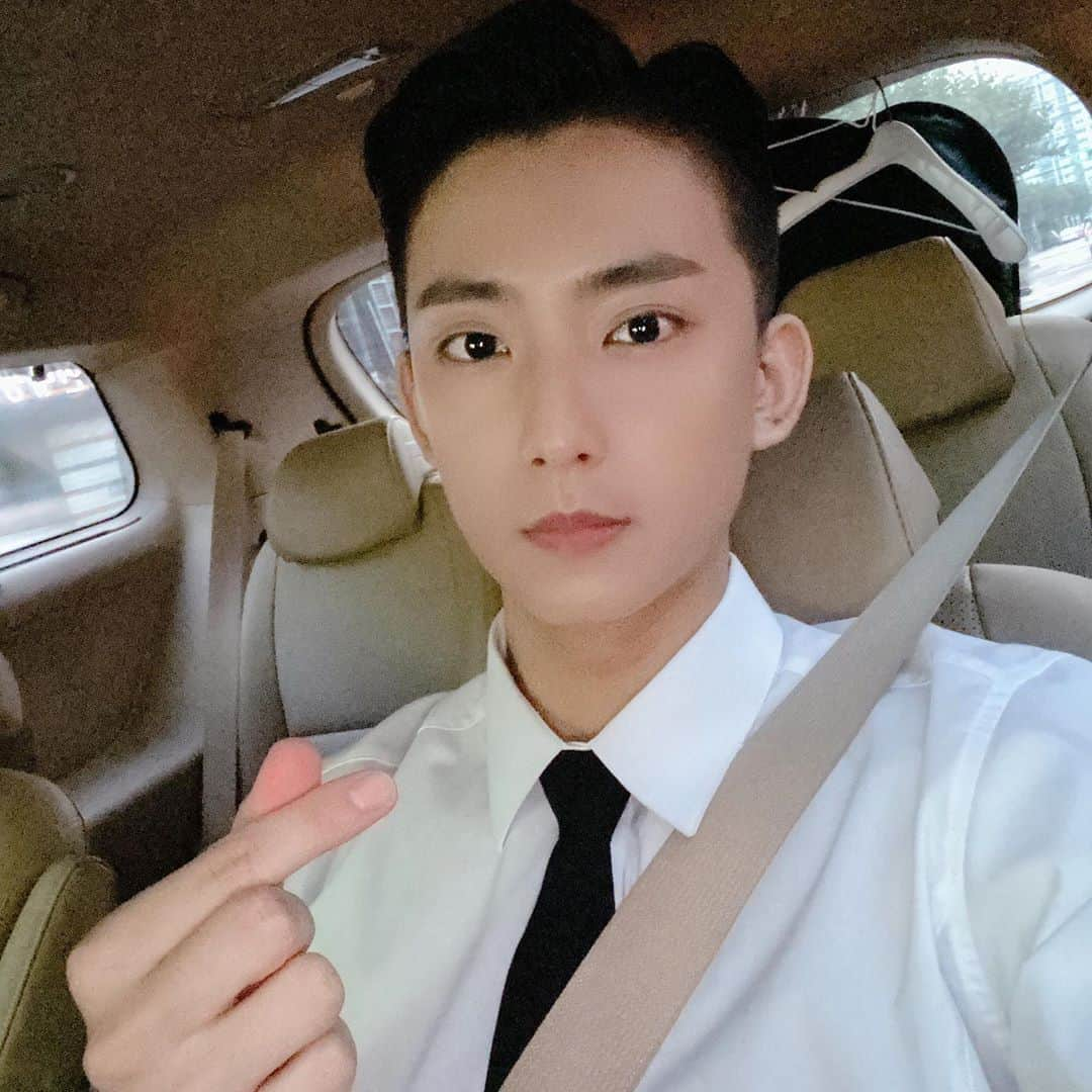 B1A4さんのインスタグラム写真 - (B1A4Instagram)「바나 여러분! #공찬 과 함께할 준비되셨나요? 잠시 후 10시 50분, 'MBC every1 연애는 귀찮지만 외로운 건 싫어!' 오늘도 본방사수💚 ⠀ #B1A4 #GONGCHAN」8月18日 22時40分 - b1a4ganatanatda