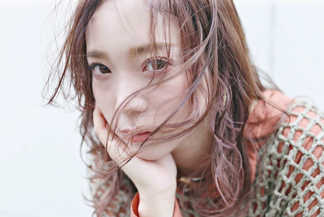 Miki Kajiwaraのインスタグラム：「こないだの撮影会◉ . スタイリングバージョン♡ . ニコニコのともちゃんもクールなともちゃんも可愛すぎた♡ .」