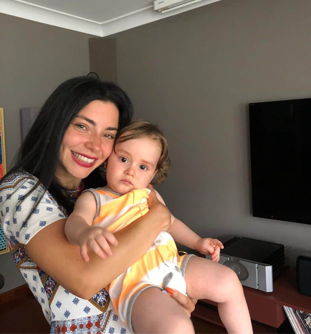 Merve Boluğurのインスタグラム：「@ardagurcuoglu @gizemtgurcuoglu nun sanat eseri kemoş💗」