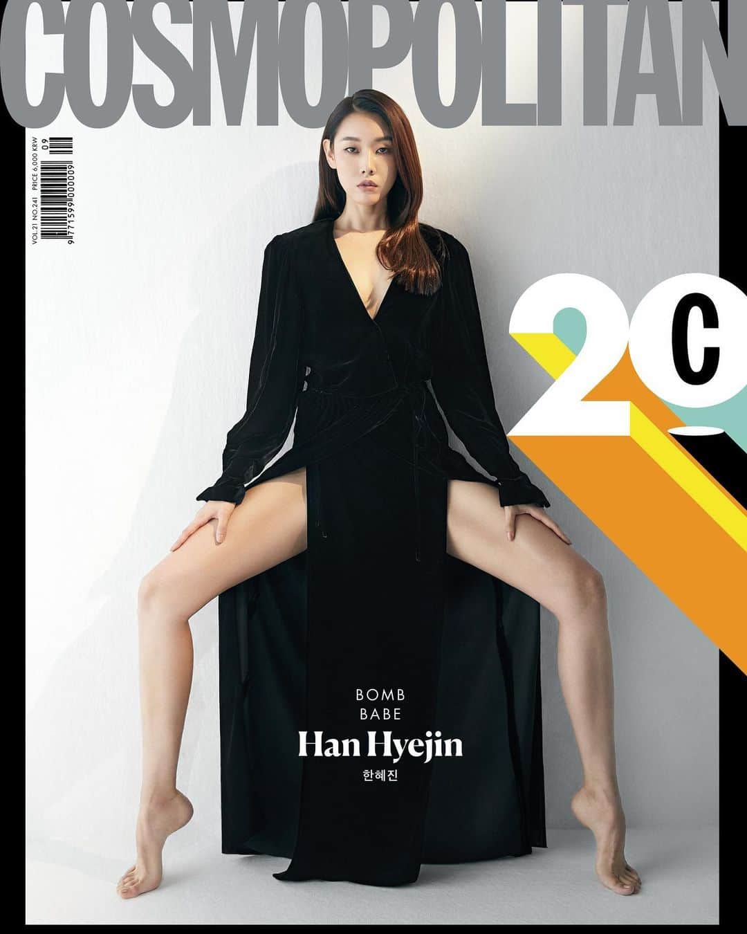 ハン・ヘジンさんのインスタグラム写真 - (ハン・ヘジンInstagram)「Cover of Cosmopolitan September 2020 Issue  #인터파크도서쿠팡g마켓 @cosmopolitankorea @cosmopolitan」8月18日 23時00分 - modelhanhyejin