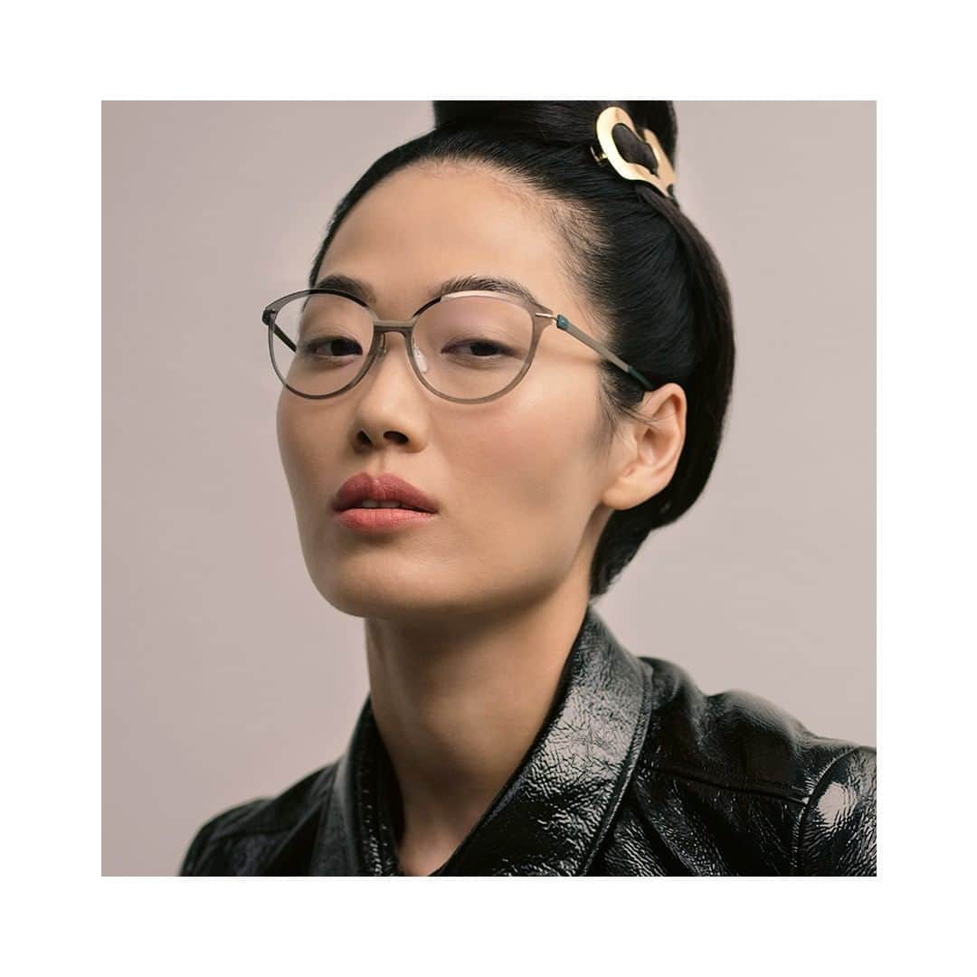 シルエットのインスタグラム：「Our eyes are our most expressive communicators. Frame them in exquisite, minimal eyewear, and experiment with make-up looks that highlight your personality.⁠ .⁠ .⁠ .⁠ #silhouetteeyewear #tryitwearitloveit #eyeweardesign #luxuryeyewear #fashioneyewear #opticalframes」