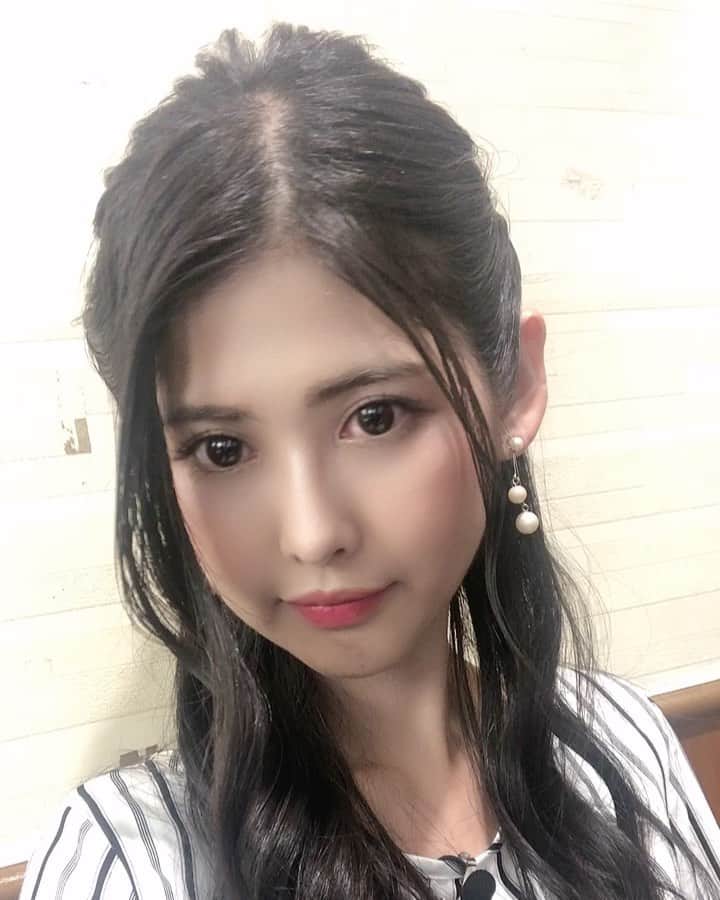 のインスタグラム：「‪そのうちお知らせするのですが、この間久しぶりのTV撮影でヘアメイクしていただいたんですよ🥺🙏やっぱプロってすごい、、、💇🏻‍♀️（普段美容院も行かないしヘアメなんて大学の卒業式以来、、、感激、、、）‬」