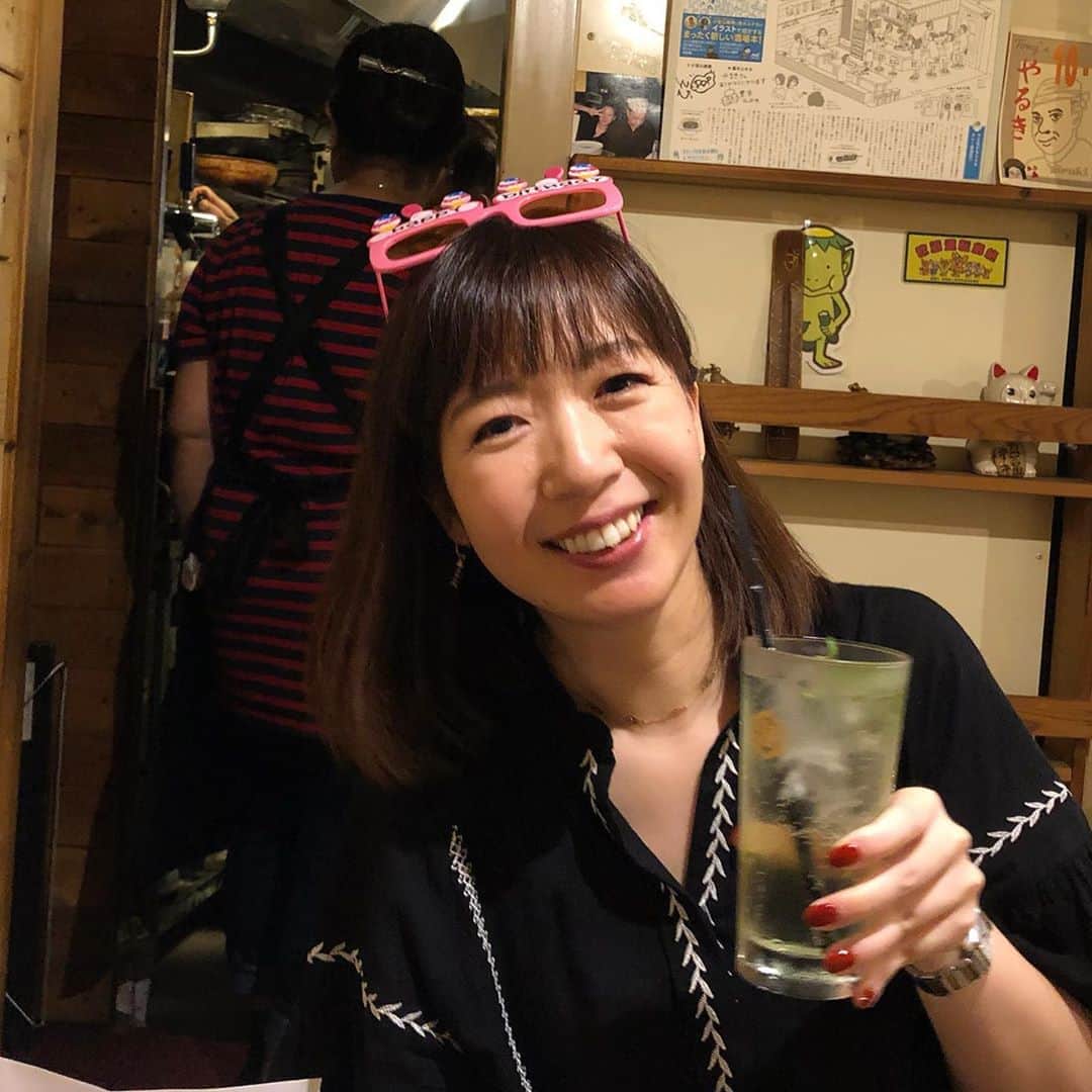進藤やす子さんのインスタグラム写真 - (進藤やす子Instagram)「✳︎ #やるき で誕生日祝いしてもらった〜❣️ . いつも居心地のいい #スナック芦ノ湖 会😆  4年前はオリンピック観戦合宿もしたよね〜笑！ . 全部美味しかった食事のことは次の投稿で🤗 . . #誕生日プレゼント #ありがとう❤️  #新中野 #新中野グルメ #やるき」8月18日 23時09分 - yasukoshindo