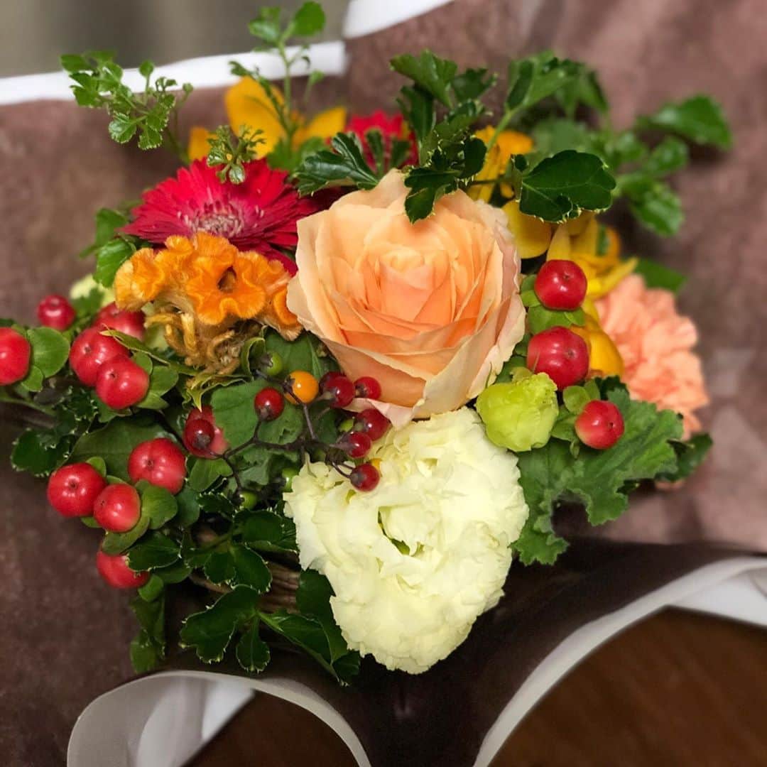 進藤やす子さんのインスタグラム写真 - (進藤やす子Instagram)「✳︎ #やるき で誕生日祝いしてもらった〜❣️ . いつも居心地のいい #スナック芦ノ湖 会😆  4年前はオリンピック観戦合宿もしたよね〜笑！ . 全部美味しかった食事のことは次の投稿で🤗 . . #誕生日プレゼント #ありがとう❤️  #新中野 #新中野グルメ #やるき」8月18日 23時09分 - yasukoshindo