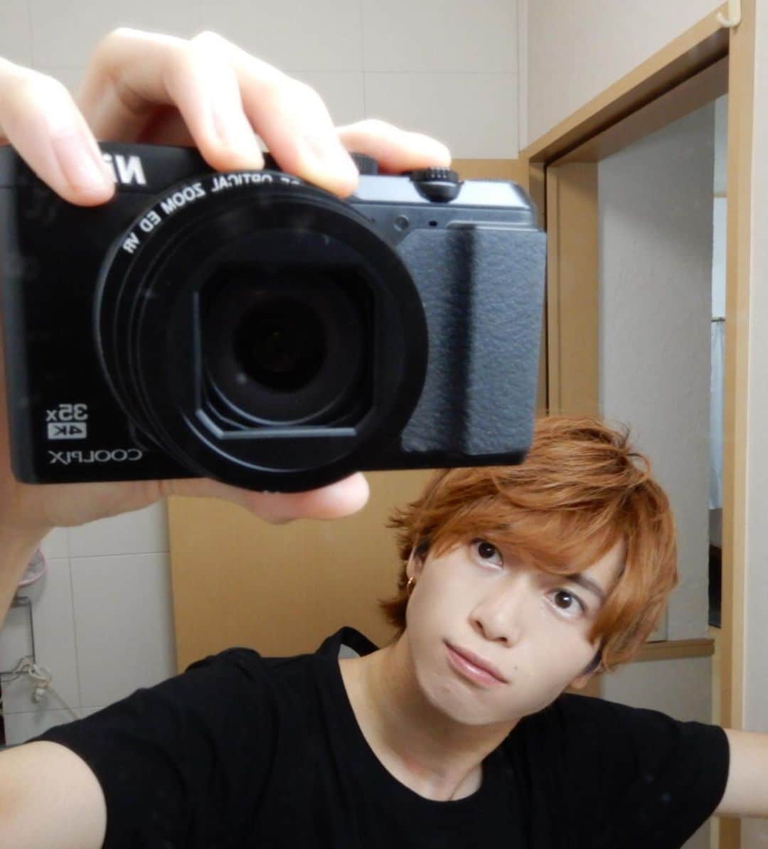 岡田鷹斗さんのインスタグラム写真 - (岡田鷹斗Instagram)「New camera  相棒「Nikon COOLPIX A900」 今後いい景色と巡り会えますように 撮るのって難しいね☆ ・ ・ ・ 最後の一枚は家電大好き過ぎて 良く通う街「秋葉原」 色んな電化製品が僕の目を輝かせる✨  #camera #nicon #coolpix  #photo  #men  #akihabara  #followme #gucci  #tshirt」8月18日 23時17分 - okada_takato