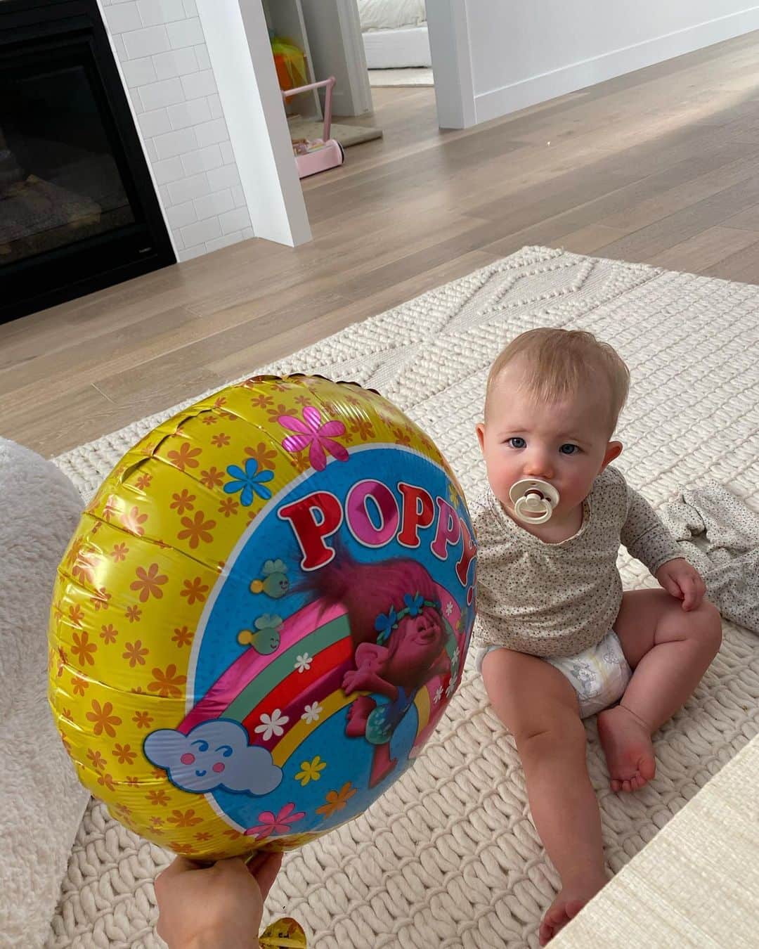 Aspyn Ovard Ferrisさんのインスタグラム写真 - (Aspyn Ovard FerrisInstagram)「Baby girl had the best first birthday 💕 She opened presents, ate a special breakfast, went swimming, had a lunch picnic, picked out a new outfit at the mall, watched Trolls, got a new Trolls outfit/balloon/book, and went for a walk to the park 🤗🤗🤗」8月18日 23時21分 - aspynovard