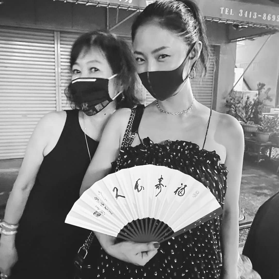 MEGUMIさんのインスタグラム写真 - (MEGUMIInstagram)「いつかの浅田美代子先輩。 お仕事の仕方、動物愛護活動、 天然キャラ、全部大好きです❤️ いつもして下さる希林さんのお話は全て宝物です💚 My favorite, Miyoko Asada. I love the way you work, animal welfare, and natural characters. All of Ms.Kiki Kirin stories are treasured.」8月18日 23時33分 - megumi1818