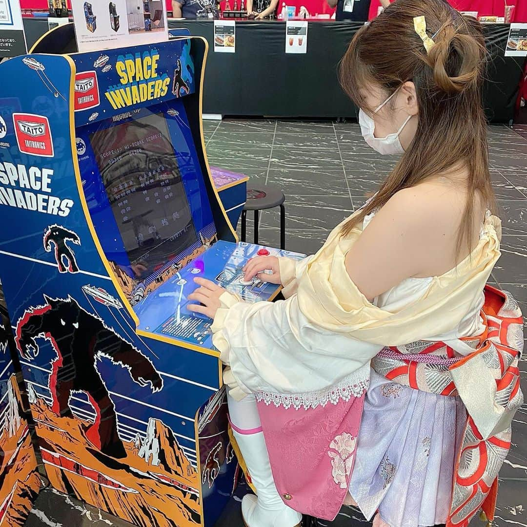 上矢えり奈さんのインスタグラム写真 - (上矢えり奈Instagram)「＊-＊-＊-＊-＊-＊-＊-＊. . 懐かしいゲーム🎮 スペースインベーダー！ 今の子たちは 知らない人とかいるのかな. . erina. . ＊-＊-＊-＊-＊-＊-＊-＊. . #tokyosakefestival2020  #スペースインベーダー　#ゲーム #公式キャラクター　#コスプレ #上矢えり奈」8月18日 23時30分 - k.erinyann