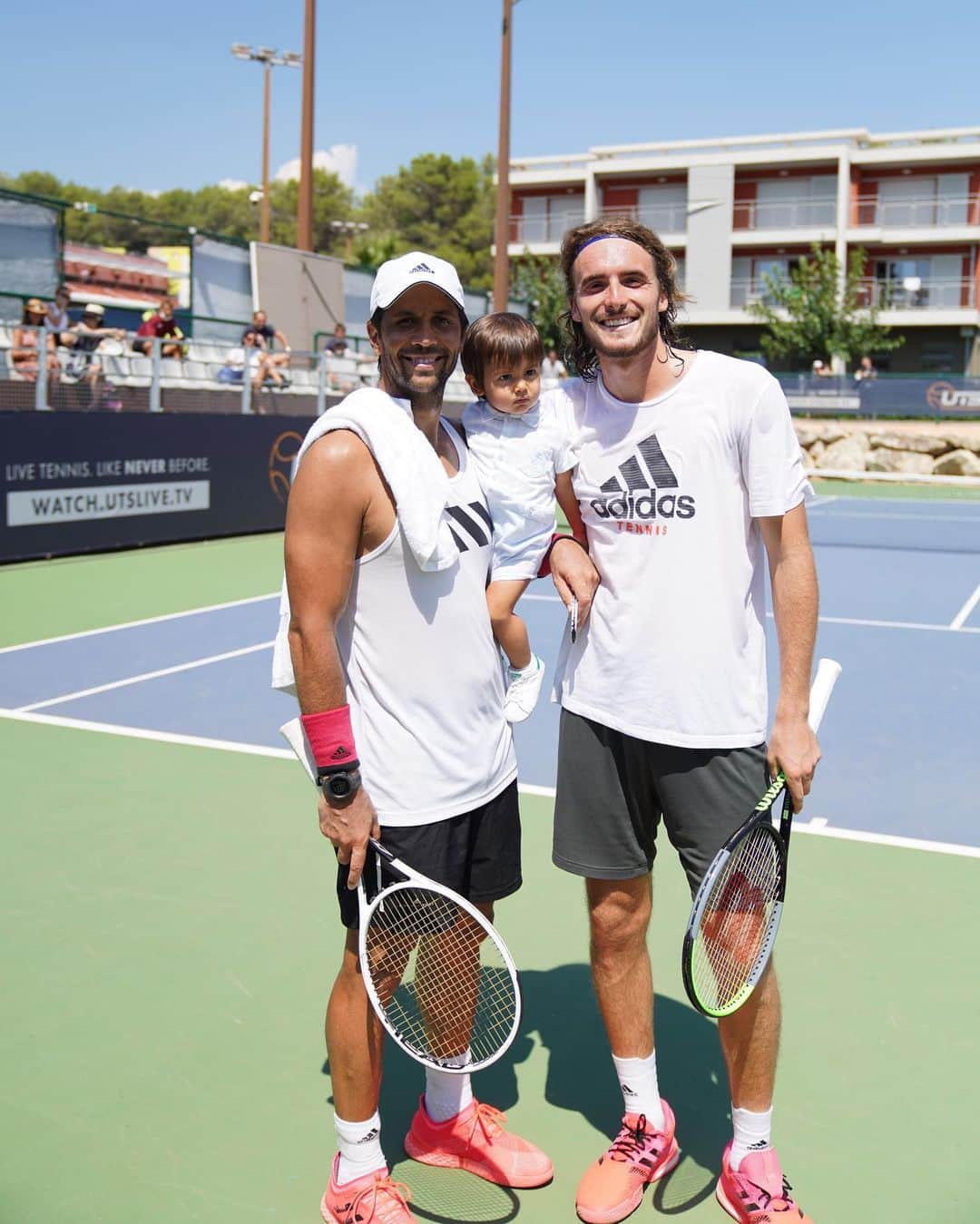 フェルナンド・ベルダスコのインスタグラム：「Miguel encontró un nuevo amigo con quien jugar al tenis en @mouratoglou_tennis_academy 🎾🤜🏼💥🤛🏼❤️」