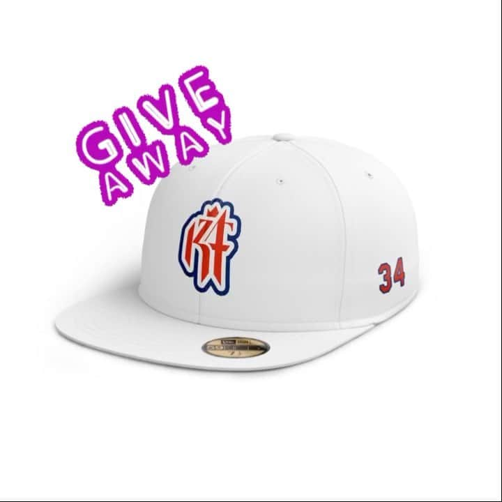 フェリックス・ヘルナンデスのインスタグラム：「🔥 Giveaway🔥  Go to @82socialmanagement for a chance to win a signed King Félix Cap. - - - - #kf34 #kingfelixhernandez #giveaway #giveawaycontest #sweapstakes #contest #contestgiveaway #free #baseballmemorabilia #profesionalathlete」