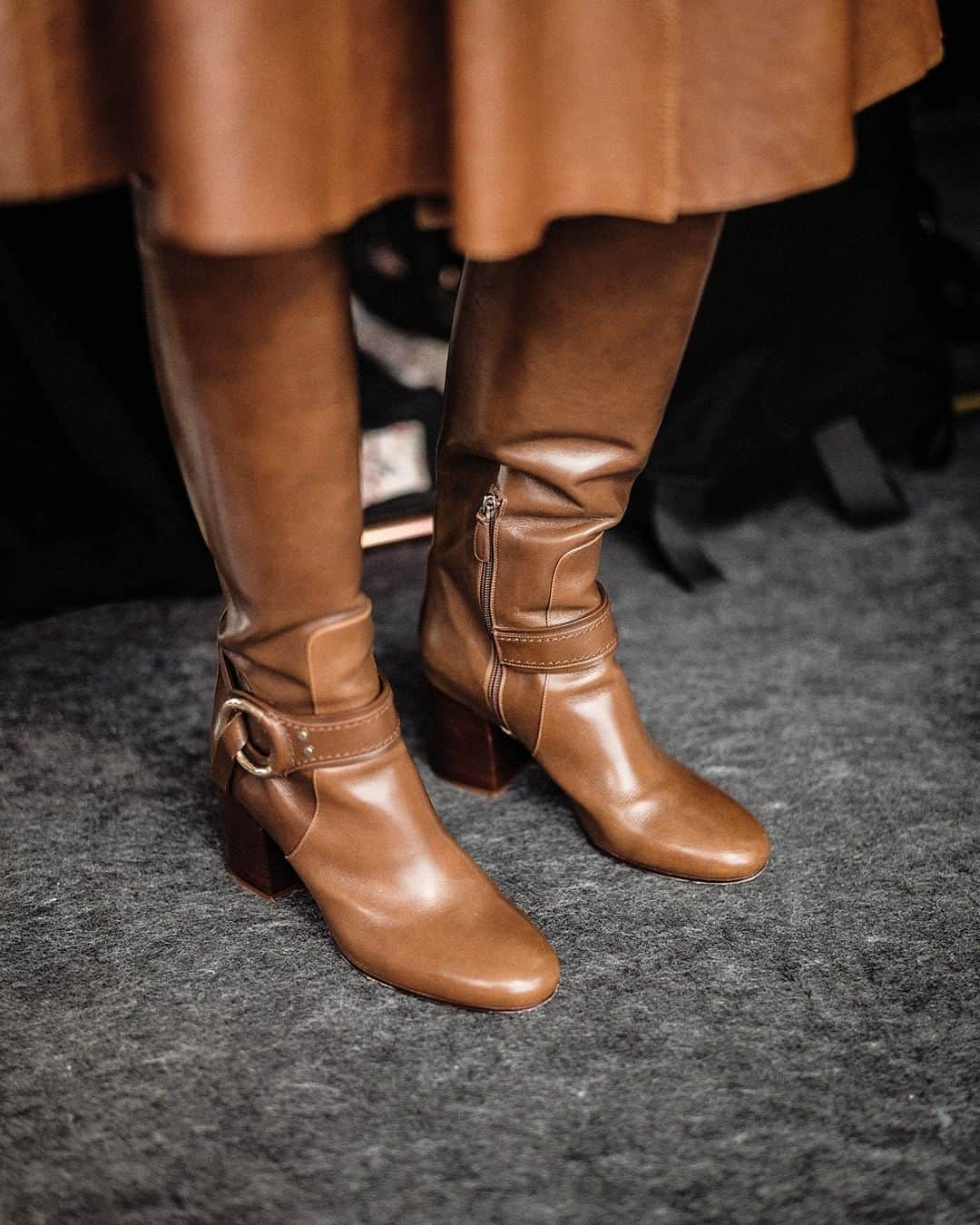 Chloéさんのインスタグラム写真 - (ChloéInstagram)「Chloé boots signal classic style with sleek polish  Shop #CHLOEfall20 shoes in boutiques and on chloe.com  #CHLOE」8月19日 0時00分 - chloe