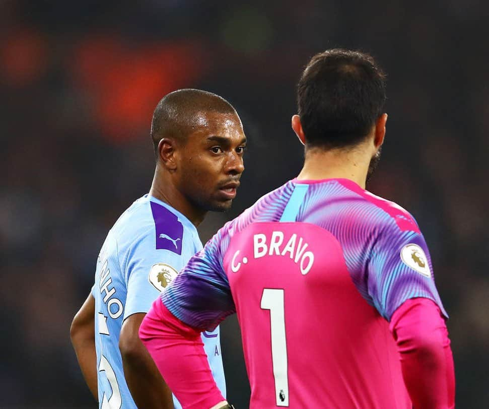 フェルナンジーニョさんのインスタグラム写真 - (フェルナンジーニョInstagram)「It was a pleasure to share good moments with you here at @mancity, I wish you and your family all the best for the future. @claudiobravo1」8月19日 0時16分 - fernandinho