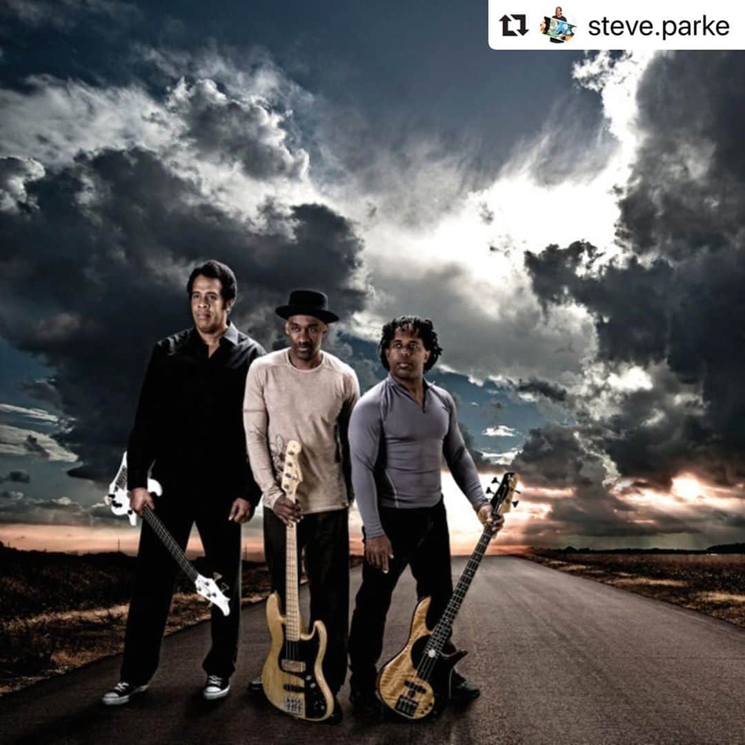ヴィクター・ウッテンさんのインスタグラム写真 - (ヴィクター・ウッテンInstagram)「A Trinamic Trio!!! Thank you @steve.parke」8月19日 0時18分 - victorwooten