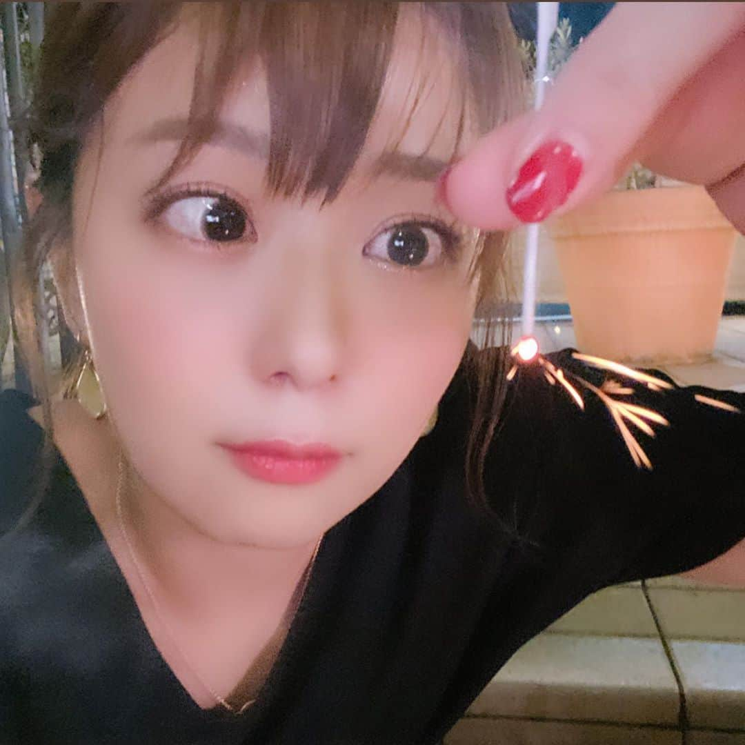 井口裕香さんのインスタグラム写真 - (井口裕香Instagram)「2020年夏の思い出〜 迫りくる線香花火🔥👀💓 #ゆかち夏祭り」8月19日 0時19分 - ooo31_iguchiyuka_31ooo