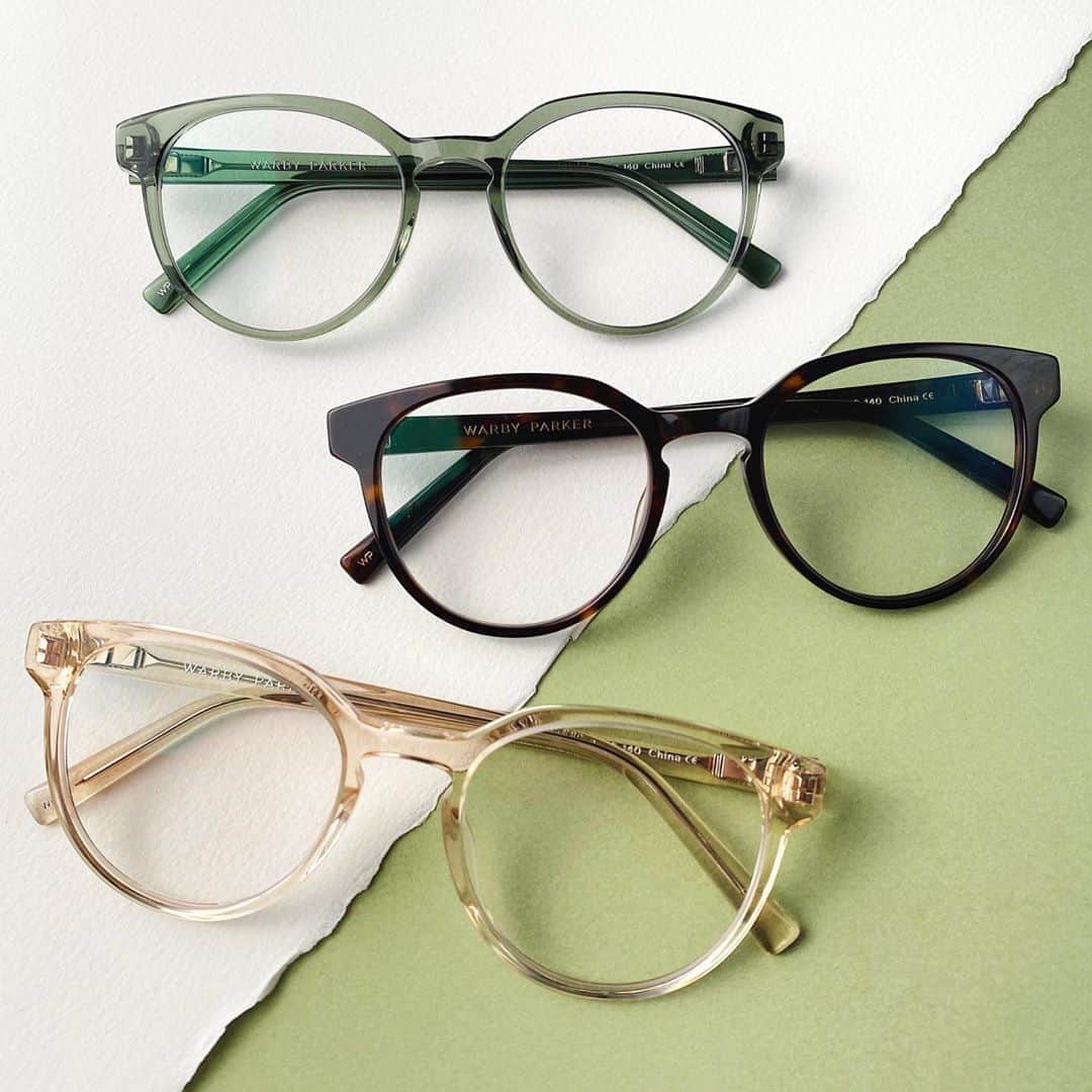 Warby Parkerのインスタグラム：「🆕 frames launch today! Introducing our Fall 2020 collection: everlastingly (and autumnally 🍂) color-rich acetates in an array of new shapes and sizes. Start picking in our Story! (Pictured here from top to bottom 👓 : Wright in Rosemary Crystal, Cognac Tortoise, and Grapefruit Soda)」