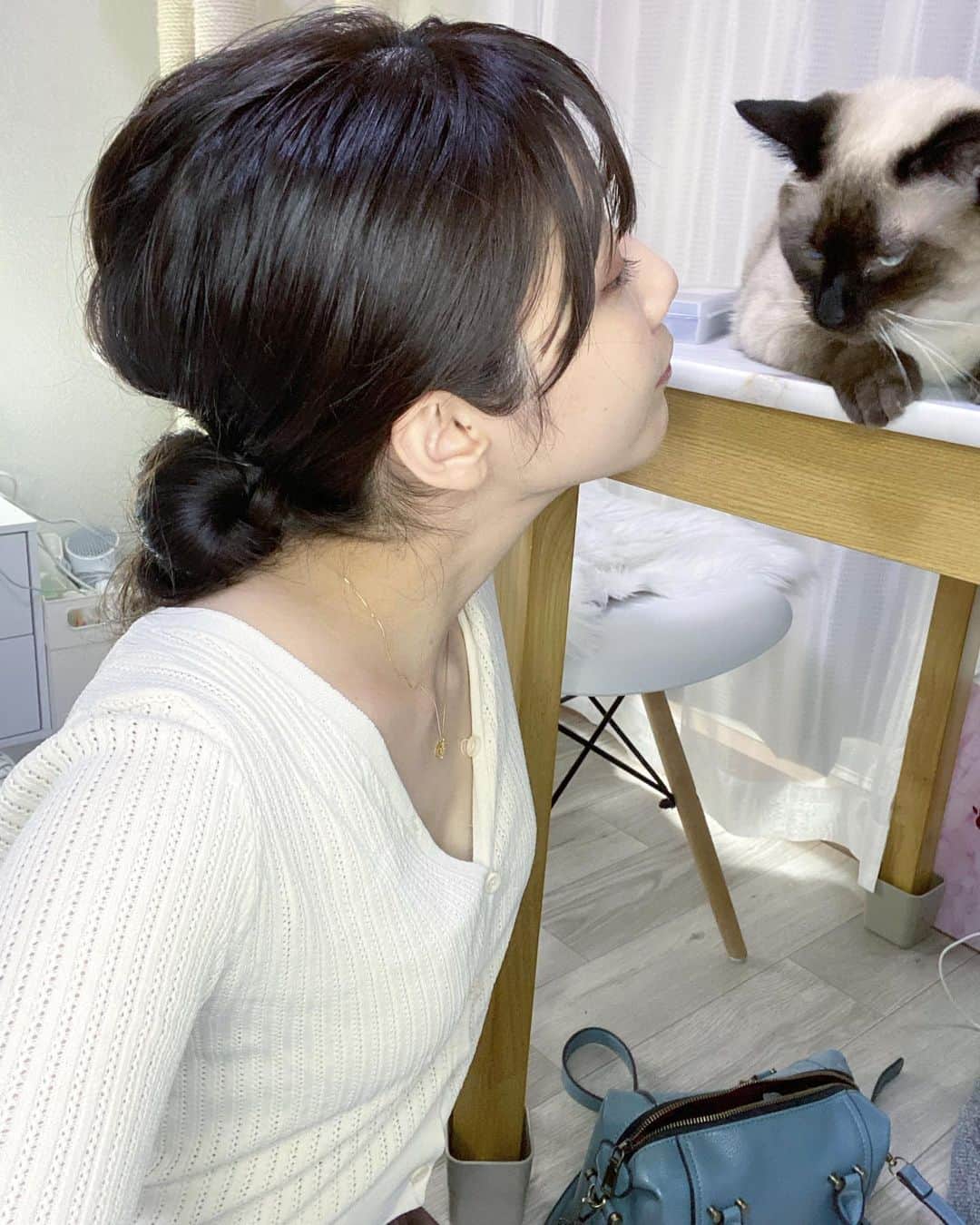星見 蒼央＊Hoshimi aoさんのインスタグラム写真 - (星見 蒼央＊Hoshimi aoInstagram)「#にゃんだふるらいふ  ・ もなぴよはよくちゅーしてくれるᐠ ♡ ᐟ ・ #ねこ#猫 #癒し#いやし #かわいい#保護猫 #保護猫と暮らす」8月19日 0時23分 - aohoshi_