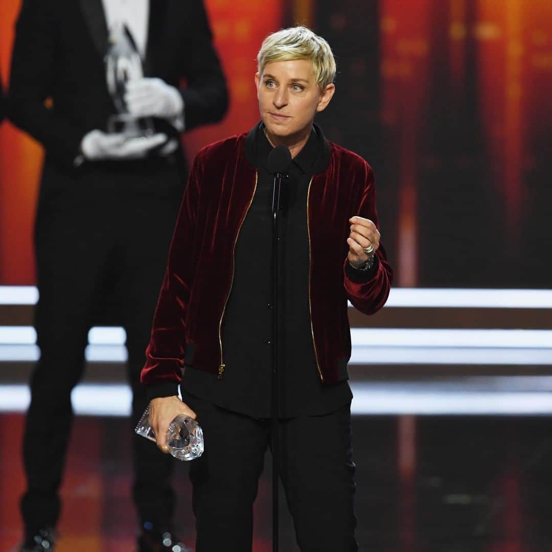 E! Onlineさんのインスタグラム写真 - (E! OnlineInstagram)「#TheEllenDeGeneresShow has fired 3 senior members of its production staff amid allegations of a "toxic work environment." Link in bio for the latest results of the show's internal investigation. (📷: Getty)」8月19日 0時30分 - enews