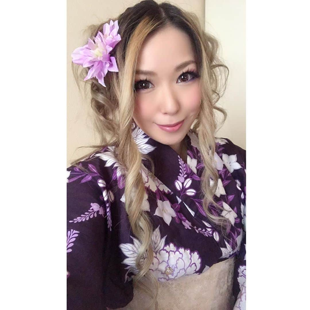 HiyamaKaoriさんのインスタグラム写真 - (HiyamaKaoriInstagram)「・ ・ 暑中お見舞い申し上げます🌸🌸🌸 皆さん、熱中症や夏バテに気をつけて お過ごし下さいね✨ ・ #浴衣 #夏 #日本の夏 #暑中お見舞い申し上げます  #japan  #yukata #summer」8月19日 0時32分 - kaorihiyama0325