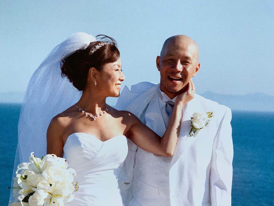 上田ユキエさんのインスタグラム写真 - (上田ユキエInstagram)「DECADE🔥１０周年❤️ これからもずっと一緒に。 @yoshiburger I love you 🦍  #anniversary #wedding #husbandandwife #結婚記念日#10周年#アメリカ生活#国際結婚」8月19日 0時43分 - yukie_ueda