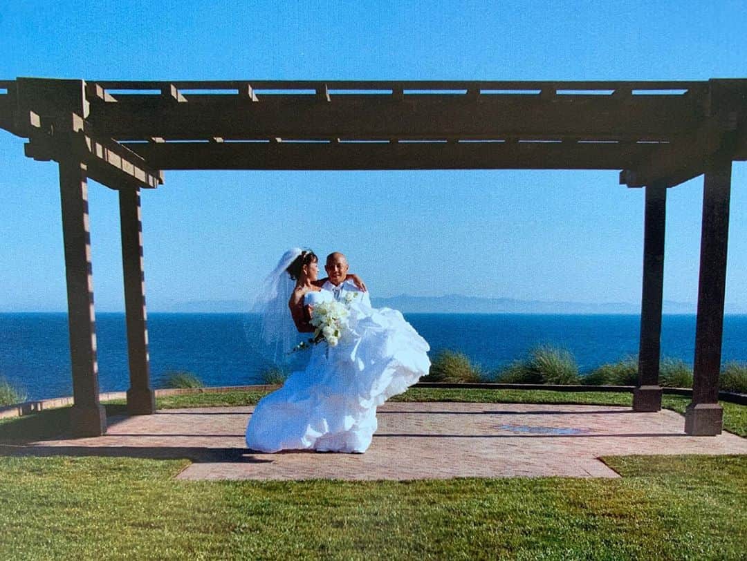 上田ユキエさんのインスタグラム写真 - (上田ユキエInstagram)「DECADE🔥１０周年❤️ これからもずっと一緒に。 @yoshiburger I love you 🦍  #anniversary #wedding #husbandandwife #結婚記念日#10周年#アメリカ生活#国際結婚」8月19日 0時43分 - yukie_ueda