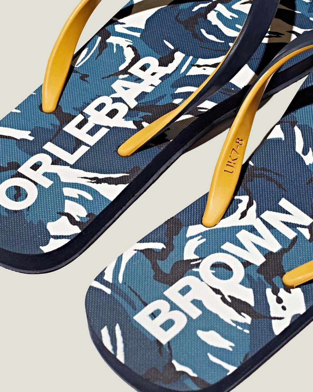 オールバーブラウンのインスタグラム：「Our new Camo print even features on our latest footwear. Choose from go-to flip flops and lightweight sneakers for a seasonal makeover from top to toe. Tap to shop. #OrlebarBrown #OBsAroundTheWorld #DoseOfSun」