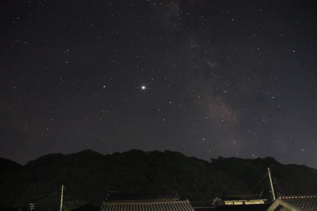 北野貴之さんのインスタグラム写真 - (北野貴之Instagram)「今日の星は格別。 海で星を眺め、漁船の光が幻想的で。 家からの星も最高。 毎日海に入り、夜は星を見ながら散歩。 何か色々と大切なことを教えてくれる。 人の優しさを感じる日々。 ありがとう！ 沢山のおばあちゃん達」8月19日 1時01分 - takashi_kitano