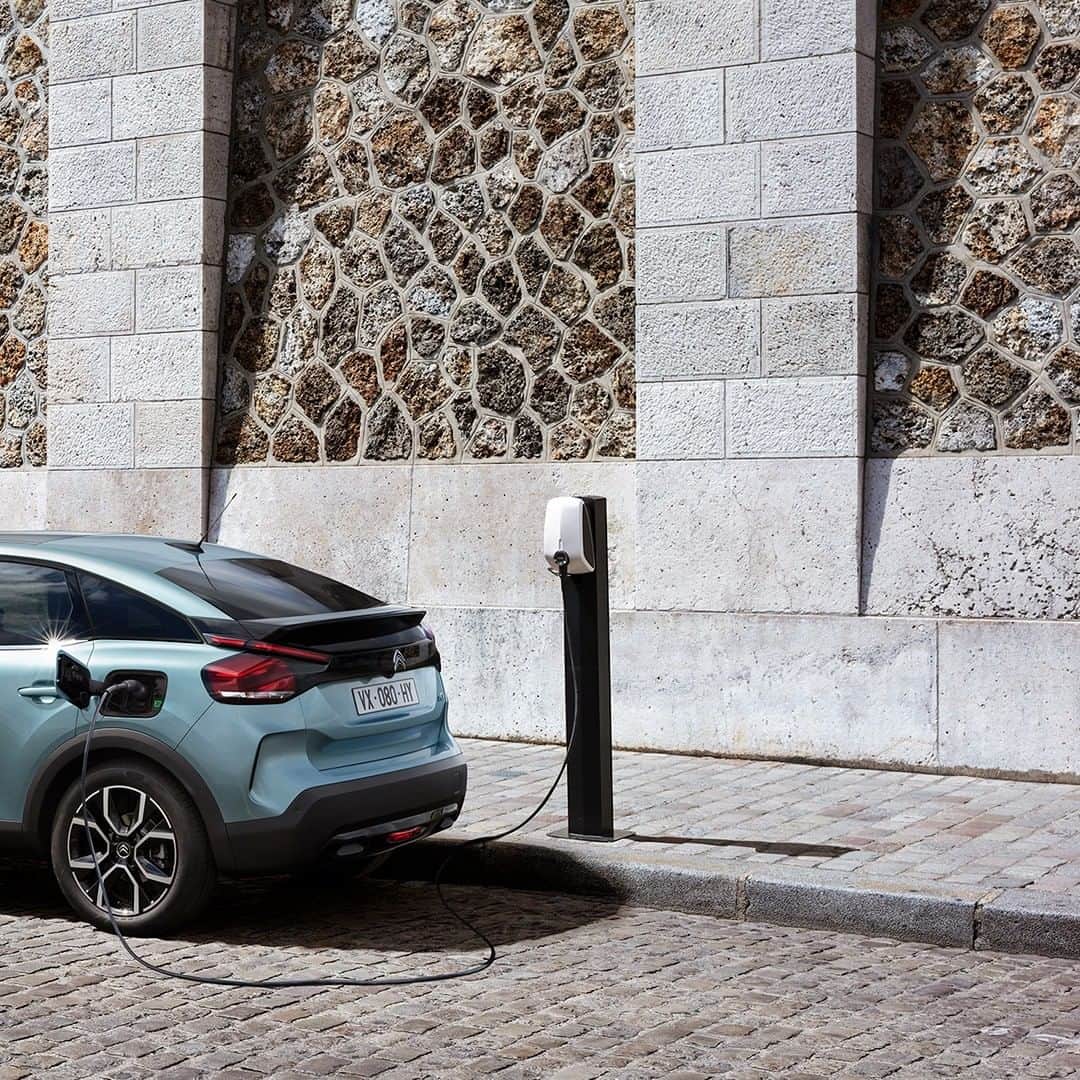 Citroënのインスタグラム：「Opën the way! New Citroën ë-C4 - 100% ëlectric can be plugged into a standard socket. Recharge 80% of your battery in only 30min ⚡️ Also available in petrol or Diesel #ËlectricForAll #InspirëdByYouAll #New #Citroen #Car #Elegance #Design #Fashion #Comfort #Electric #Instacar #Carsofinstagram #Auto」