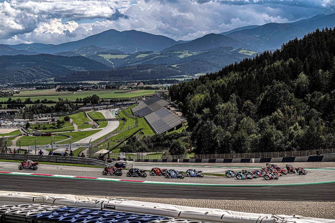 バレンティーノ・ロッシさんのインスタグラム写真 - (バレンティーノ・ロッシInstagram)「Red Bull Ring,Austria Sunday,MotoGp Race  📸 @falex79 @gigisoldano」8月19日 0時58分 - valeyellow46