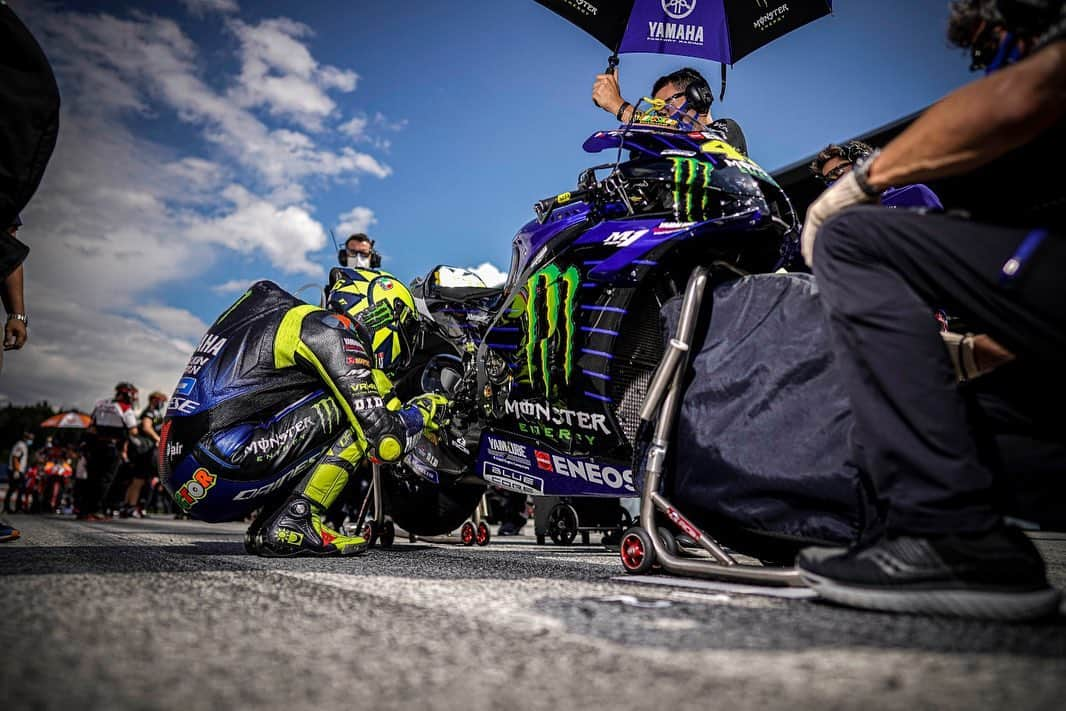 バレンティーノ・ロッシさんのインスタグラム写真 - (バレンティーノ・ロッシInstagram)「Red Bull Ring,Austria Sunday,MotoGp Race  📸 @falex79 @gigisoldano」8月19日 0時58分 - valeyellow46