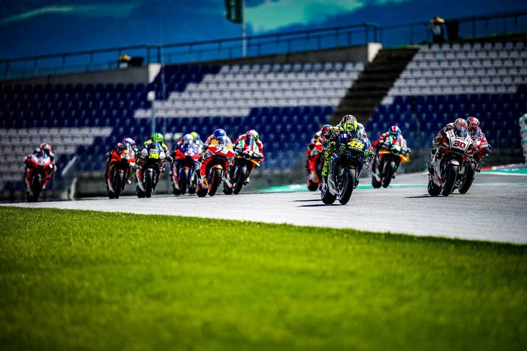 バレンティーノ・ロッシさんのインスタグラム写真 - (バレンティーノ・ロッシInstagram)「Red Bull Ring,Austria Sunday,MotoGp Race  📸 @falex79 @gigisoldano」8月19日 0時58分 - valeyellow46