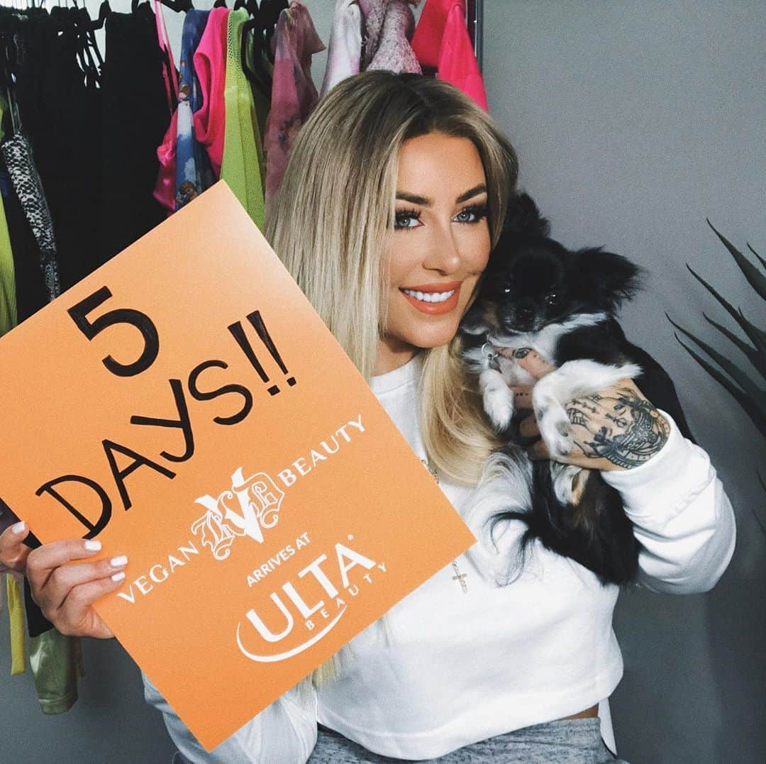 Chrisspyのインスタグラム：「Gremlin and I are so excited to share the big news! KVD Vegan Beauty will be at ULTA Beauty in 5 days! We can now shop my fav 100% vegan + cruelty free brand at ULTA Beauty! @KVDVeganBeauty @UltaBeauty #UBxKVDVB」