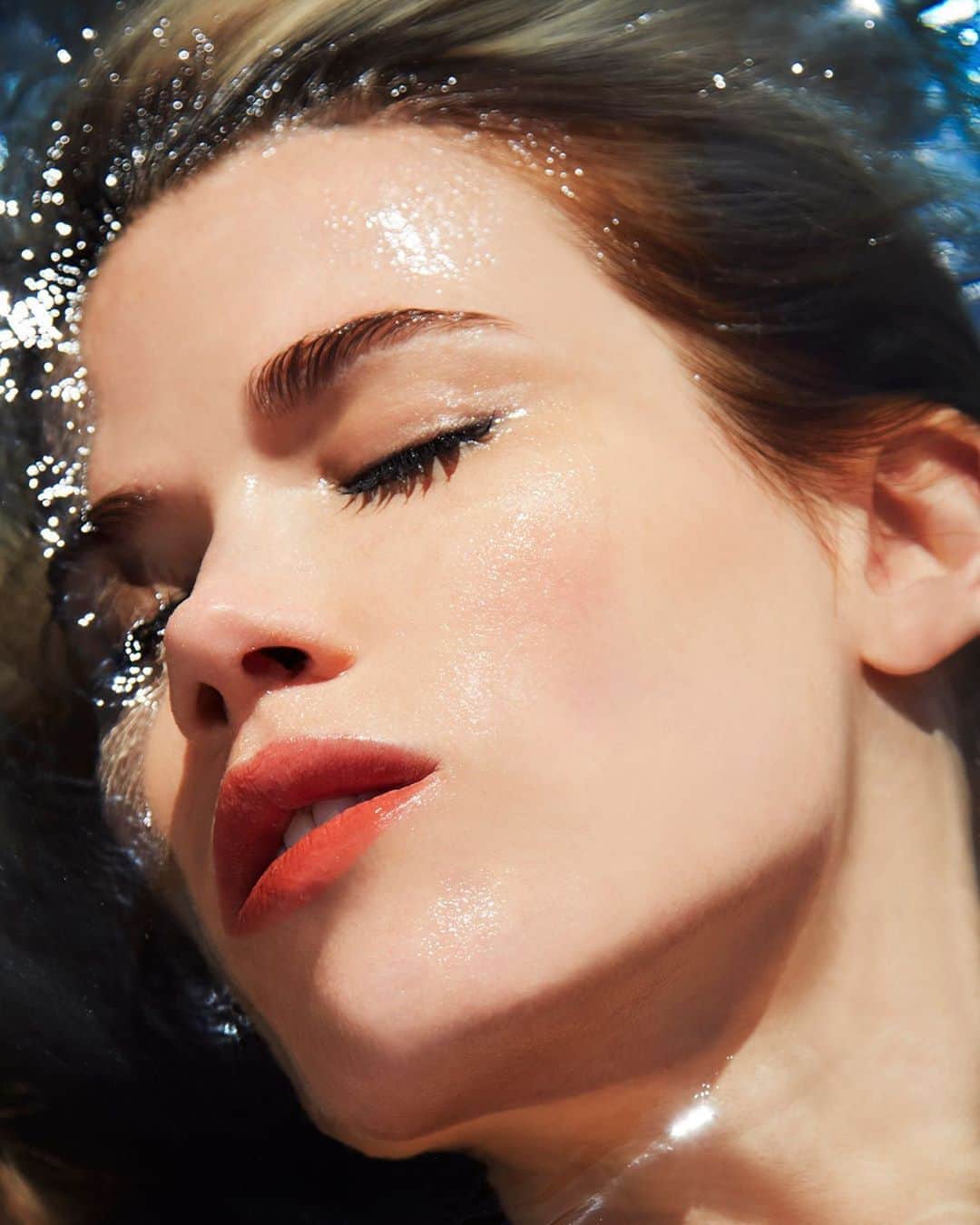 Smashboxのインスタグラム：「Put our makeup to the test - we dare you. Our Full Exposure waterproof mascara and our Always On Liquid Lip isn’t going anywhere, whatever your summer activity of choice may be.💦」