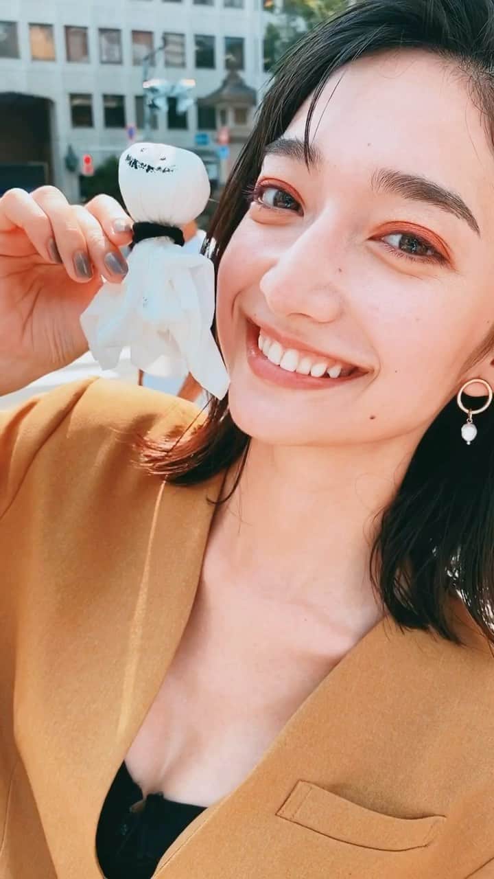 Cazumaxのインスタグラム：「昨日のインスタライブで作ってた、てるてる坊主を持ってきてくれた😂おかげさまで晴れた☀️ @manatakase_」
