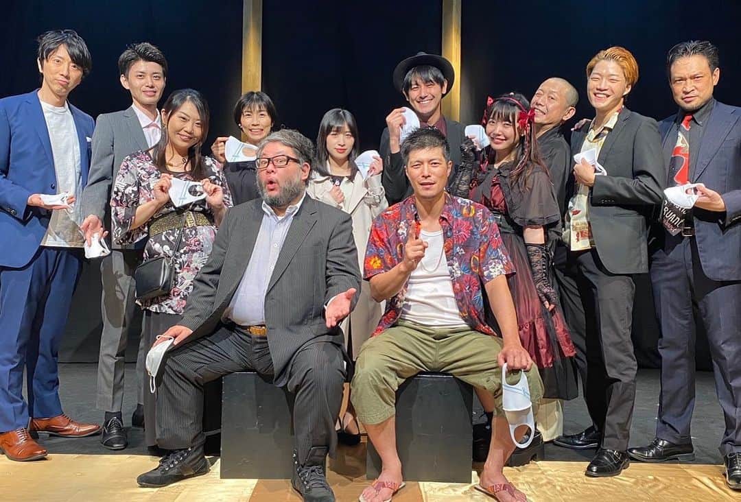 仙石みなみのインスタグラム：「. 🦢 改めて、、異風堂々巡ありがとうございました！！ . 自粛明け半年ぶりの舞台が秘密兵器さんでよかったです。 作品の楽しさ凄さはもちろん、皆さんの思いや絆を感じるだけで胸熱でした！ 千秋楽はもらい泣きホロリでした。笑 . #秘密兵器 #swp #hot #summer #happy #love #peace」