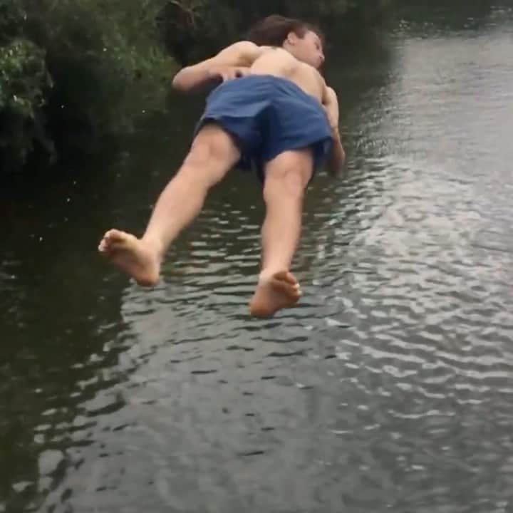 スラッシャーのインスタグラム：「👀 Weekend in Bristol 👀 📱: @jacobelliottharris」