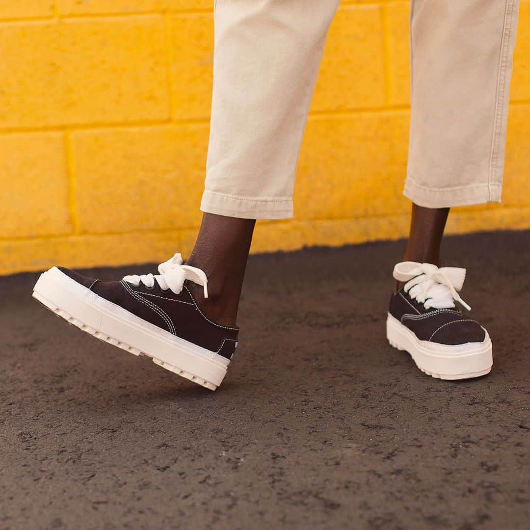 トムズシューズのインスタグラム：「Rise up in our new Cordones Lug Platforms.」