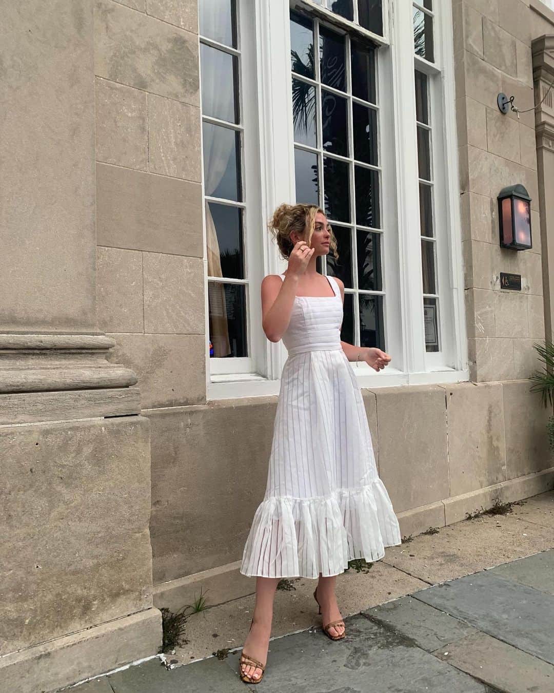 Kelsey Simoneのインスタグラム：「Missing nights on the town and getting all dressy for dinner with friends! To be soon again.. #revolvesummer」