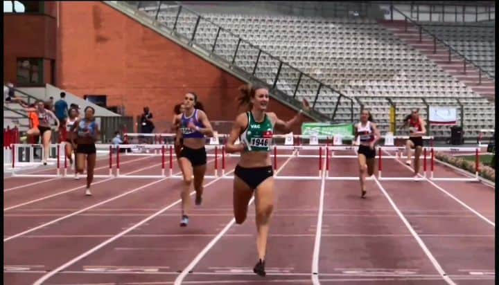 Paulien COUCKUYTのインスタグラム：「This year's gold medal is a first national title on the 400mhurdles with my second best time of 56.14!🏅🤗  . #gold #belgianchampion #400mhurdles #hungryformore」