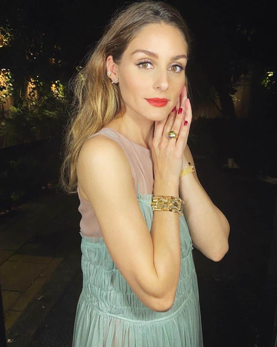 オリヴィア・パレルモのインスタグラム：「Gold for every occasion 💕 We’ve rounded up some of our recent favorite gold jewelry designs at the link in bio. What are some of your go-to gold pieces?」
