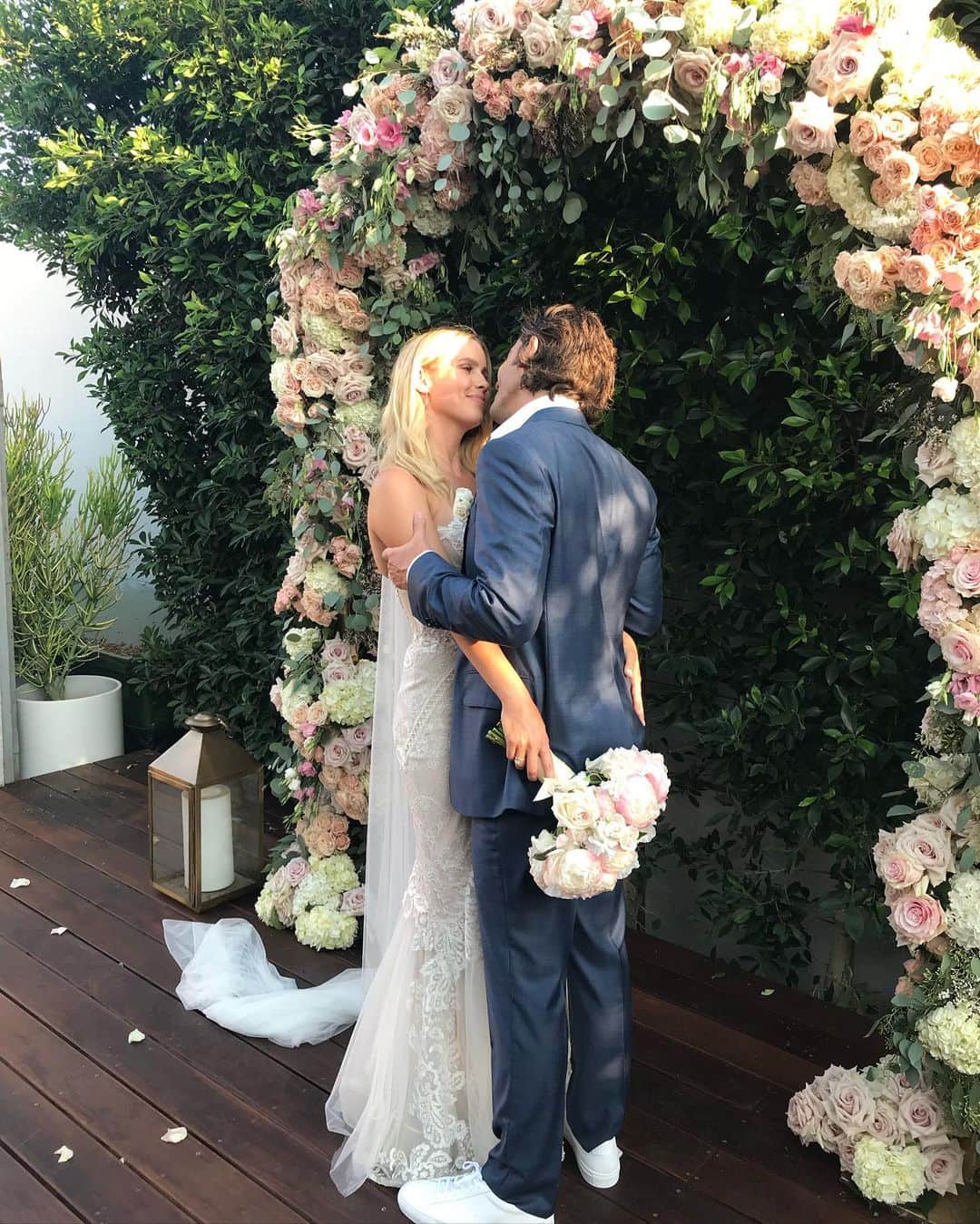 クレア・ホルトのインスタグラム：「The topic of our most significant argument during quarantine/pregnancy was pasta (I still don’t think @ajoblon offered me any but I’ve moved on because I’m very mature). I’d say that’s a sign of a damn good marriage! Happy anniversary to my soulmate and best friend. There’s no one else in the world I’d rather be stuck inside with. I love you beyond ❤️」