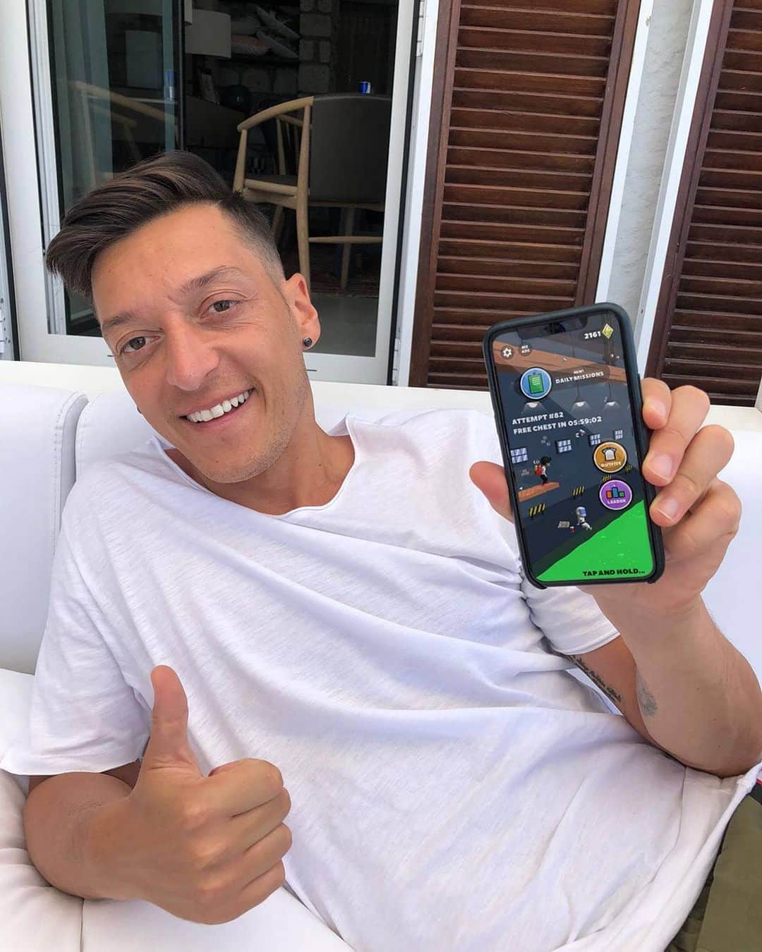 メスト・エジルのインスタグラム：「The latest @appninstudios game, Grapplepack, is out now! Delighted to have launched our second game with the Appnin team which is available to download now! 🚀🎒」