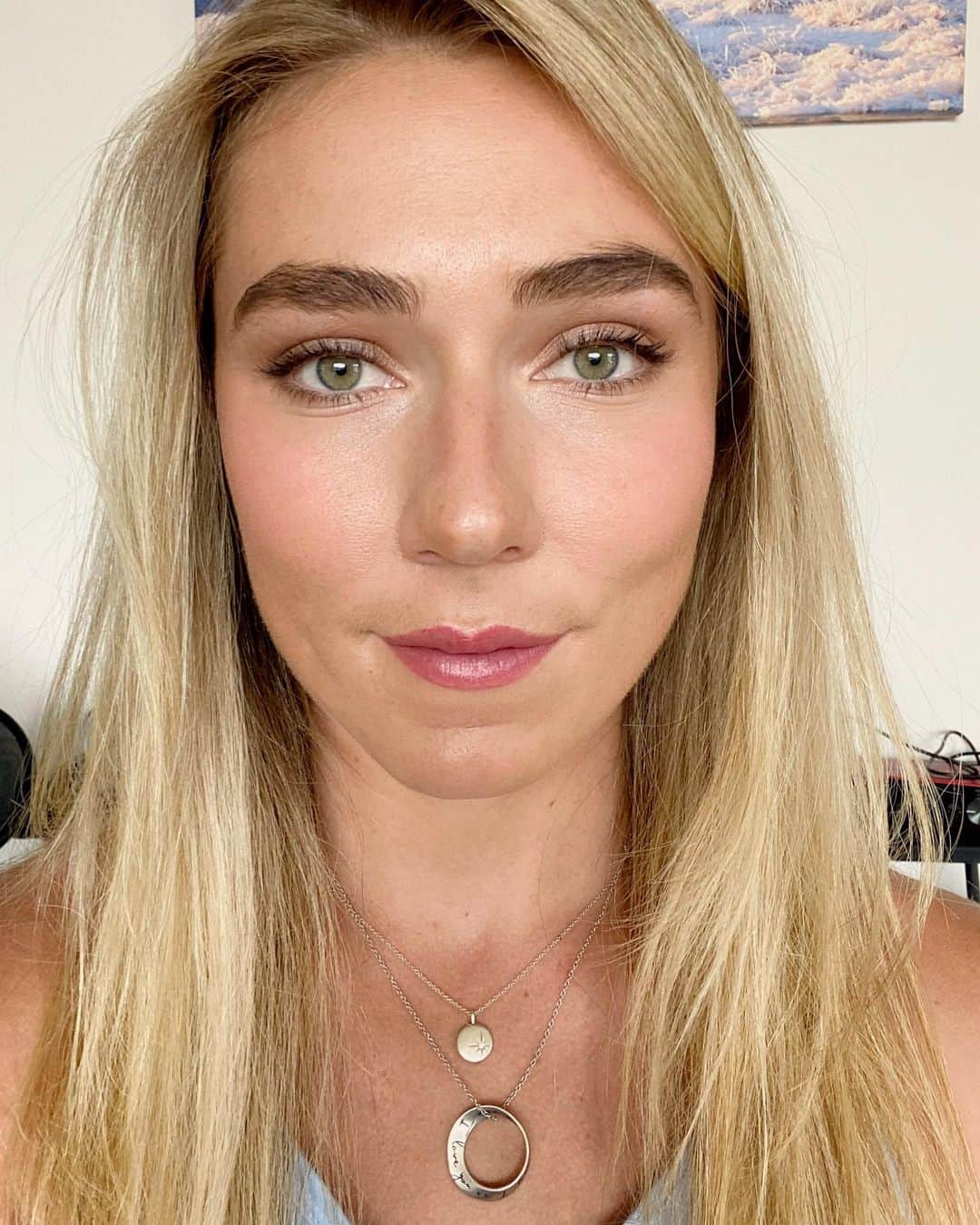 ミカエラ・シフリンのインスタグラム：「If I were a passport photographer... I’d be fired. #ExcuseMeMissPleaseDontSmile」